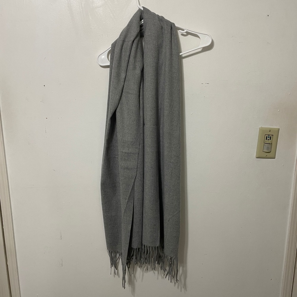 Halara Gray Fringe Scarf Wrap Soft Cozy Winter Warm Fashion Accessory 27"X72"‎